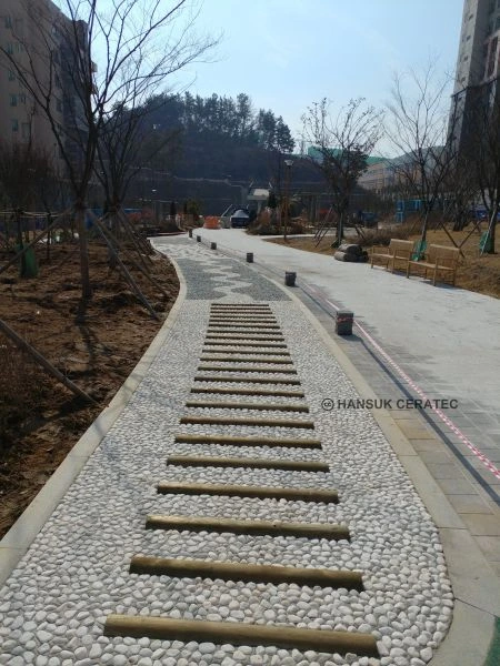 세종시 택지개발공원 지압보도포장 건강지압보도 (해미석심기) 시공 사진 3/5