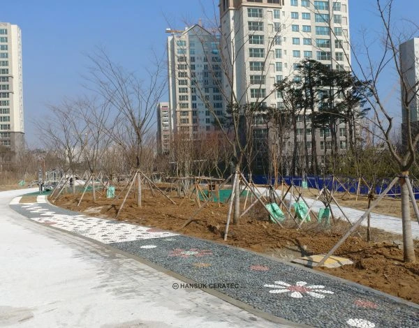 세종시 택지개발공원 지압보도포장 건강지압보도 (해미석심기) 시공 사진 4/5
