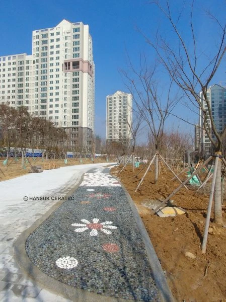 세종시 택지개발공원 지압보도포장 건강지압보도 (해미석심기) 시공 사진 5/5