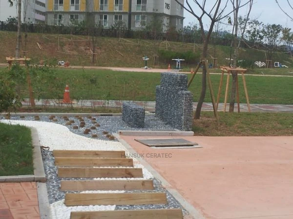 영종도택지개발지구내지압보도포장 건강지압보도 (해미석심기) 시공 사진 2/2