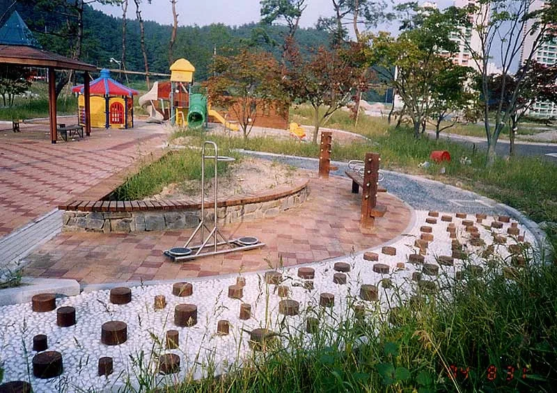 노은 택지개발지구내 체육공원II 지압보도 건강지압보도 (해미석심기) 시공 사진 3/3