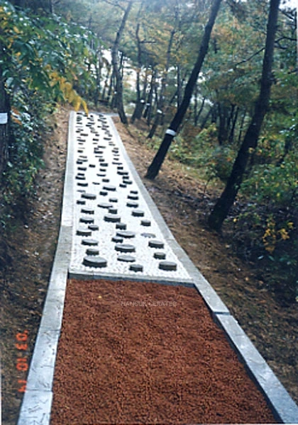 단양 등산로 지압보도포장 건강지압보도 (해미석심기) 시공 사진 5/8