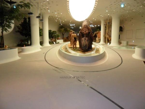 연천선사박물관전시관바닥칼라스톤포장 스톤카펫 Color Stone (멘트·규사·세라믹) 포장 시공 사진 2/7