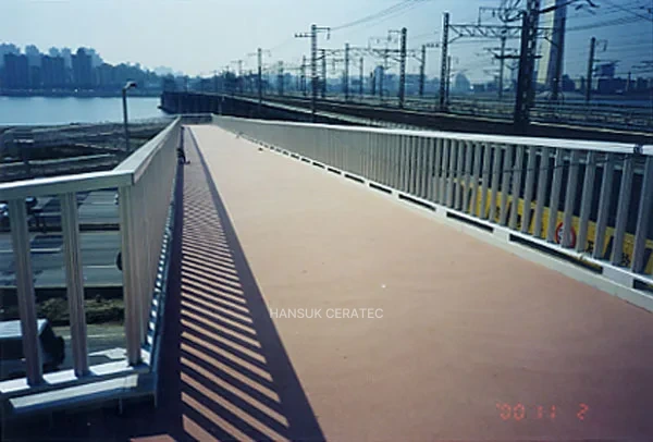 용산 한강시민공원 육교포장 스톤카펫 Color Stone (멘트·규사·세라믹) 포장 시공 사진 2/2