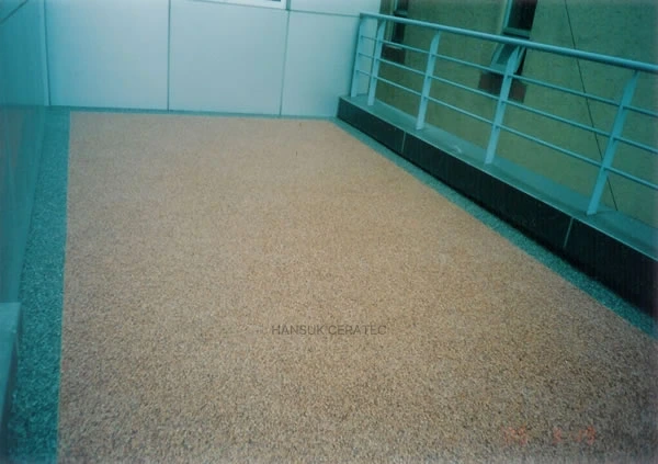 역삼동 이스타워 옥상 스톤카펫 Natural Stone (콩자갈수지) 포장 시공 사진 2/2