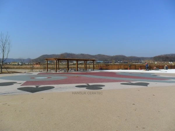 임진강하수처라장내칼라스톤(콩자갈)포장 스톤카펫 Natural Stone (콩자갈수지) 포장 시공 사진 3/6