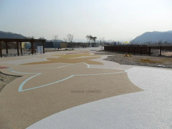 임진강하수처라장내칼라스톤(콩자갈)포장 스톤카펫 Natural Stone (콩자갈수지) 포장 시공 사진 4/6