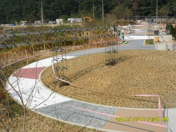 포스코하수종말처리장내해미석심기,칼라스톤포장 스톤카펫 Natural Stone (콩자갈수지) 포장 시공 사진 2/4