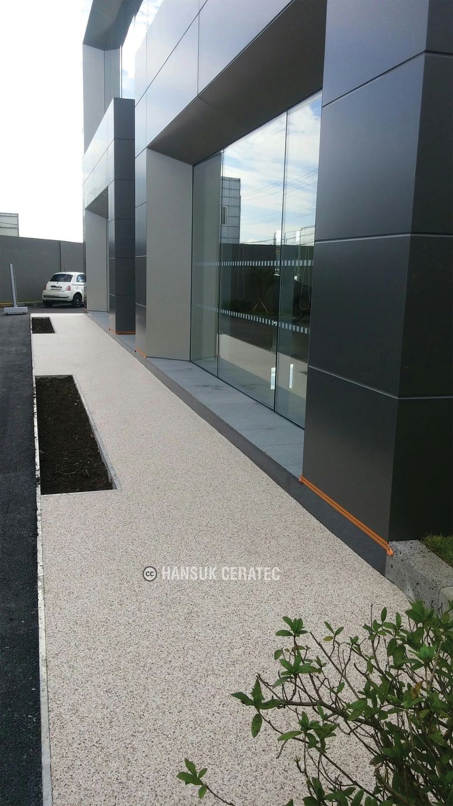랜드로버 자동차 제주점 스톤카펫 Natural Stone (콩자갈수지) 포장 시공 사진 4/5