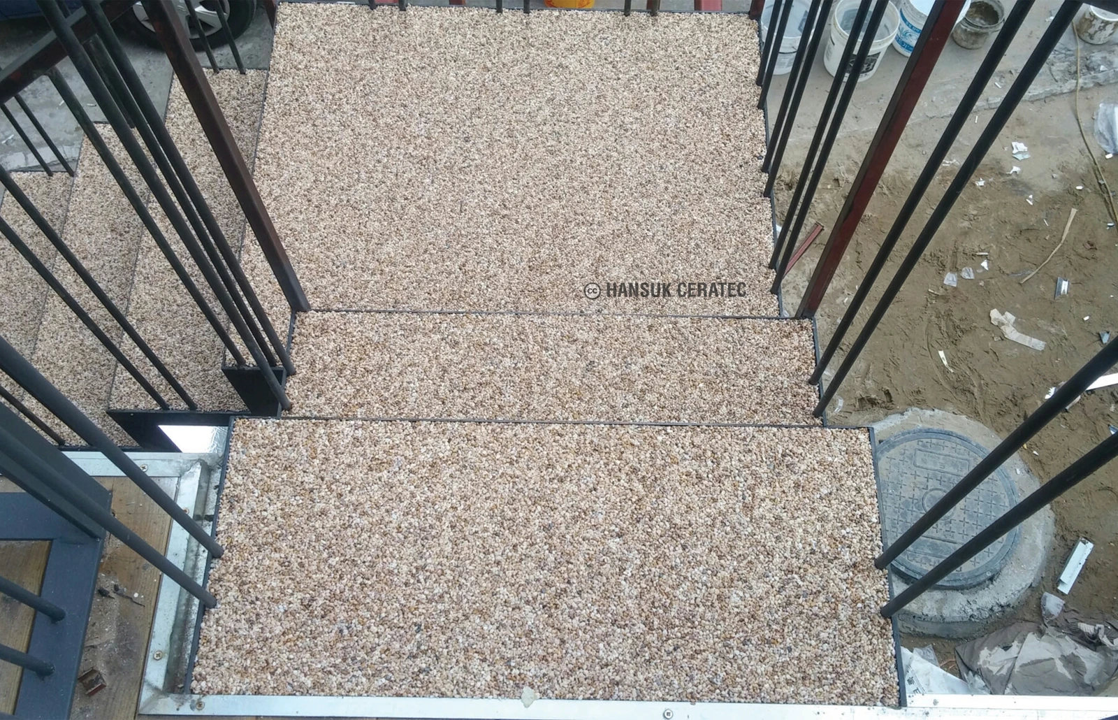종로 매장 스톤카펫 Natural Stone (콩자갈수지) 포장 시공 사진 3/3
