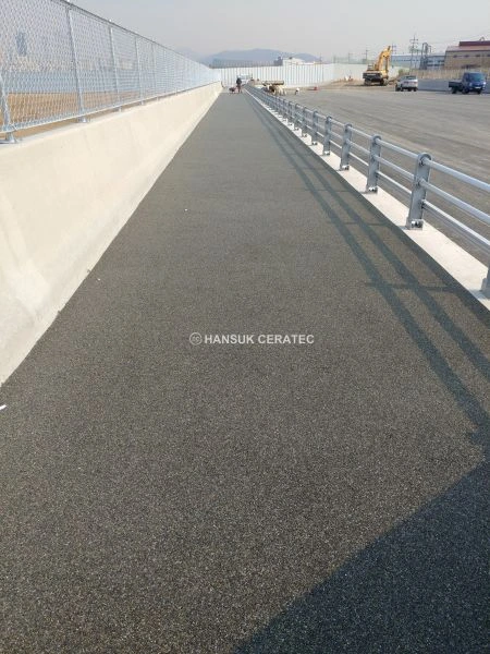 인천-김포 제2외곽순환고속도로 원창육교 스톤카펫 Natural Stone (콩자갈수지) 포장 시공 사진 2/5