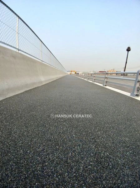 인천-김포 제2외곽순환고속도로 원창육교 스톤카펫 Natural Stone (콩자갈수지) 포장 시공 사진 3/5