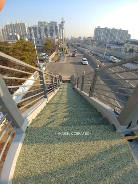 인천-김포 제2외곽순환고속도로 1,2육교 스톤카펫 Natural Stone (콩자갈수지) 포장 시공 사진 25/25