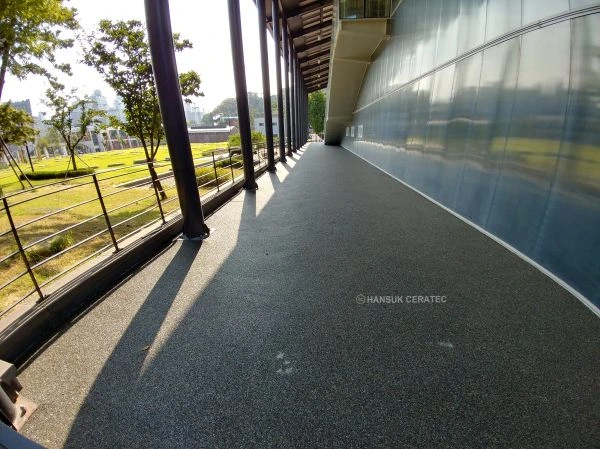 안양 김중업 박물관 스톤카펫 Natural Stone (콩자갈수지) 포장 시공 사진 4/4