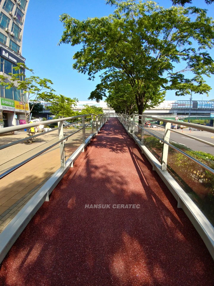 중동IC상동보도육교 스톤카펫 Natural Stone (콩자갈수지) 포장 시공 사진 3/7
