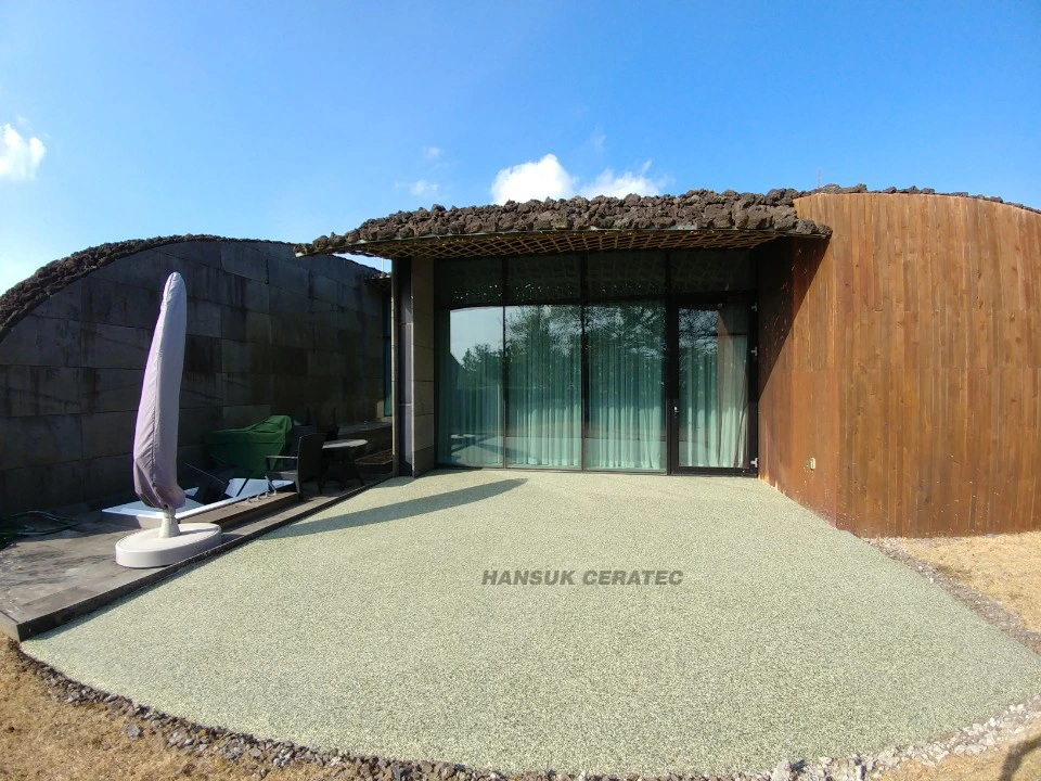 제주 롯데리조트아트빌라스 스톤카펫 Natural Stone (콩자갈수지) 포장 시공 사진 2/5