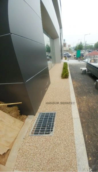 인천레인지로버전시장신축현장 스톤카펫 Natural Stone (콩자갈수지) 포장 시공 사진 2/2