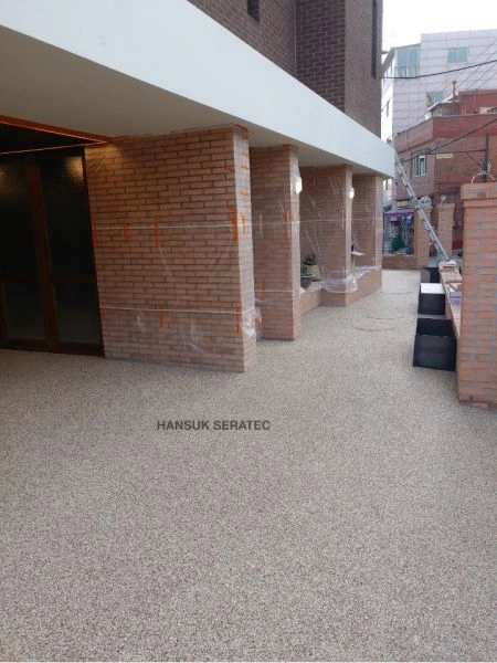 종로현장 스톤카펫 Natural Stone (콩자갈수지) 포장 시공 사진 2/3