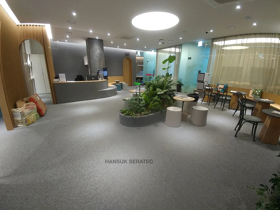 가산동 디지털단지 내 게임회사 홍보관 스톤카펫 Natural Stone (콩자갈수지) 포장 시공 사진 7/10