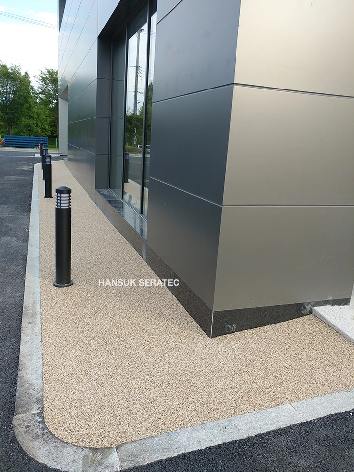 천안 레인지로버 전시장 스톤카펫 Natural Stone (콩자갈수지) 포장 시공 사진 5/5