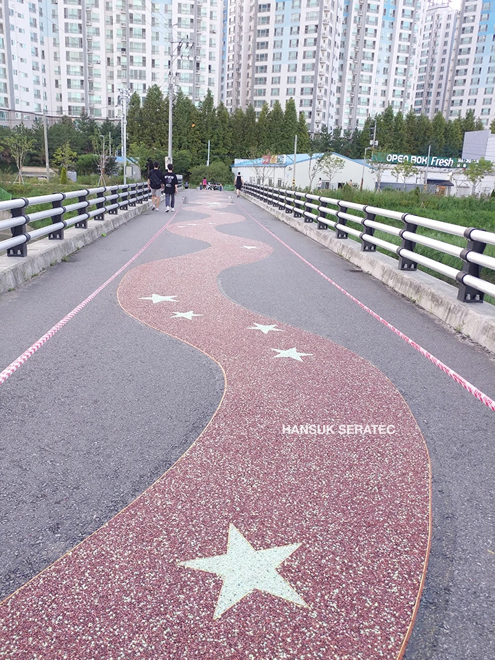 군산 미장교 스톤카펫 Natural Stone (콩자갈수지) 포장 시공 사진 2/4