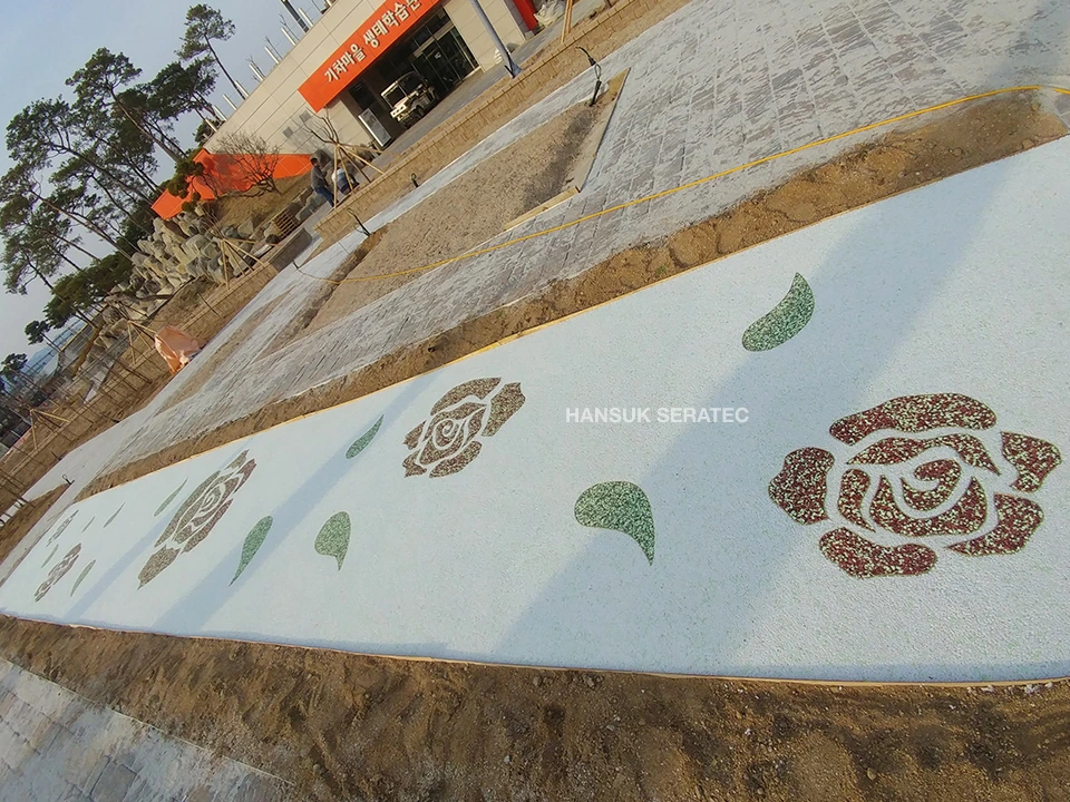 전남곡성 섬진강 기차마을 스톤카펫 Natural Stone (콩자갈수지) 포장 시공 사진 3/4
