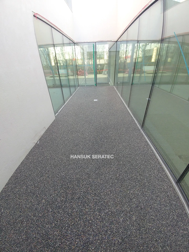 마곡지구 대상 R&D 센터 스톤카펫 Natural Stone (콩자갈수지) 포장 시공 사진 4/5