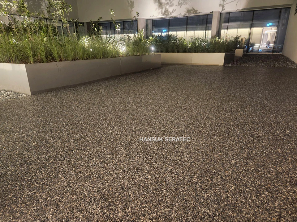 랜드마크 15층 스톤카펫 Natural Stone (콩자갈수지) 포장 시공 사진 4/4