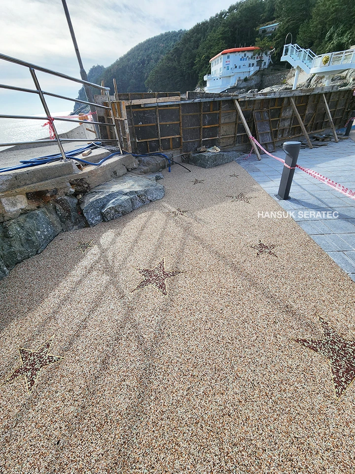 거제 해금강 선착장 스톤카펫 Natural Stone (콩자갈수지) 포장 시공 사진 5/6