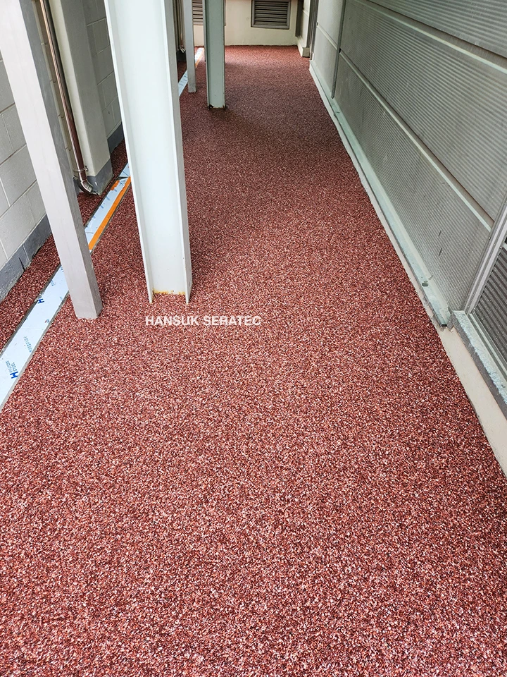 케미존 수원공장 스톤카펫 Natural Stone (콩자갈수지) 포장 시공 사진 2/3