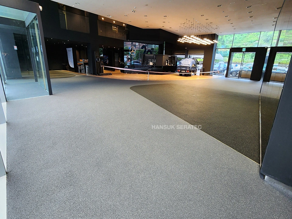 광교수지 벤츠전시장 리모델링 스톤카펫 Natural Stone (콩자갈수지) 포장 시공 사진 3/4