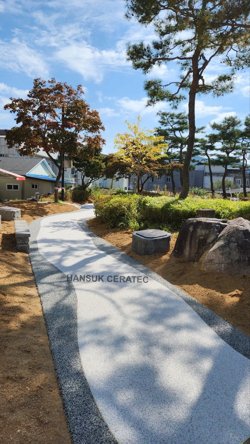 영양군청앞 별천지 녹색힐링광장 스톤카펫 Natural Stone (콩자갈수지) 포장 시공 사진 2/8