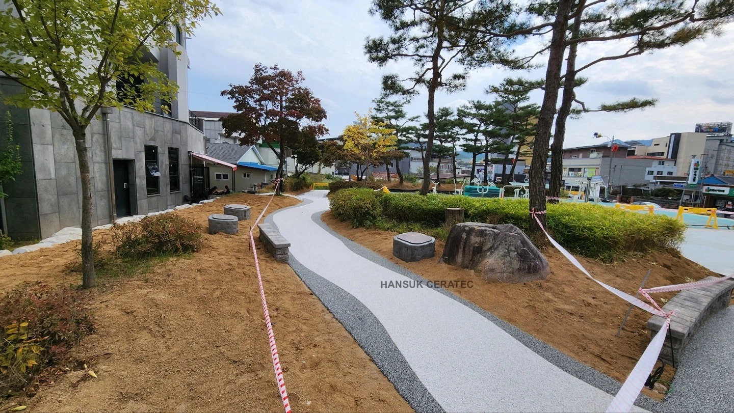 영양군청앞 별천지 녹색힐링광장 스톤카펫 Natural Stone (콩자갈수지) 포장 시공 사진 5/8