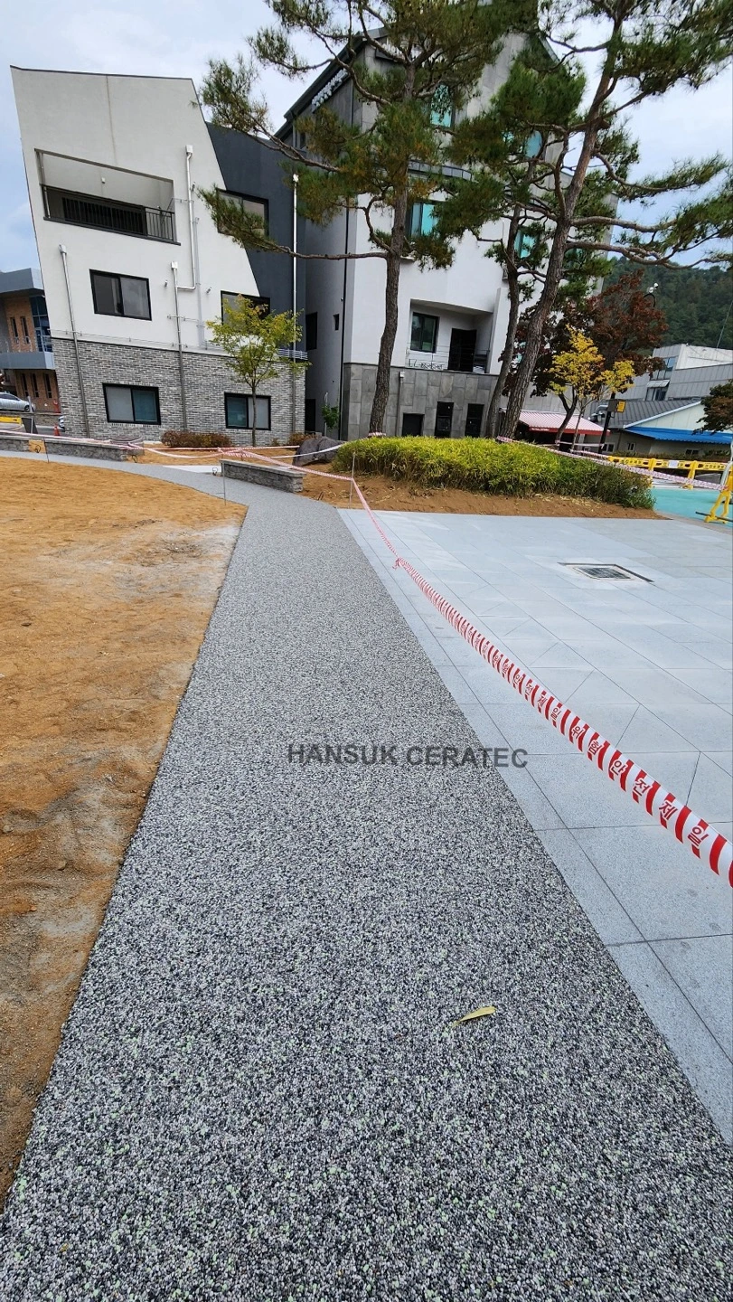 영양군청앞 별천지 녹색힐링광장 스톤카펫 Natural Stone (콩자갈수지) 포장 시공 사진 6/8