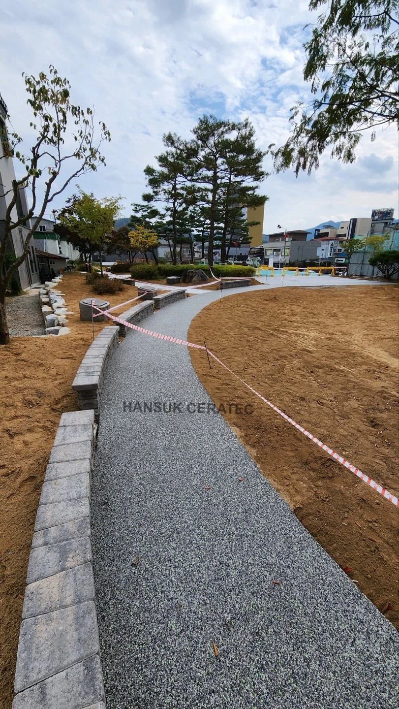영양군청앞 별천지 녹색힐링광장 스톤카펫 Natural Stone (콩자갈수지) 포장 시공 사진 7/8