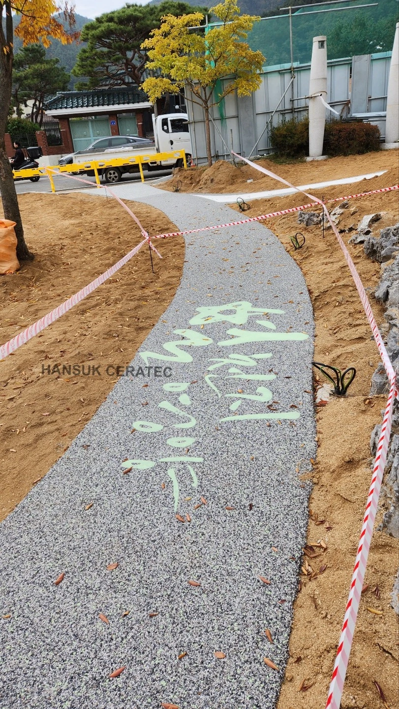 영양군청앞 별천지 녹색힐링광장 스톤카펫 Natural Stone (콩자갈수지) 포장 시공 사진 8/8