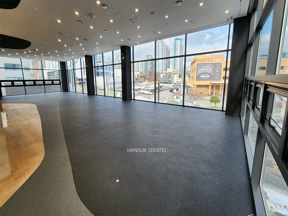 벤츠 춘천전시장 스톤카펫 Natural Stone (콩자갈수지) 포장 시공 사진 2/8
