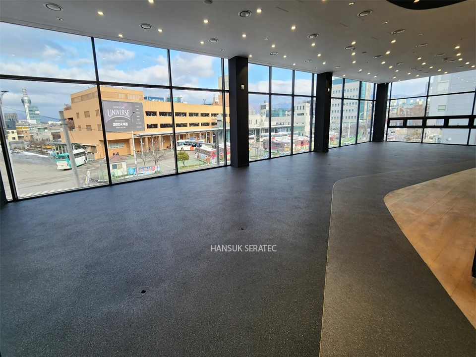 벤츠 춘천전시장 스톤카펫 Natural Stone (콩자갈수지) 포장 시공 사진 3/8