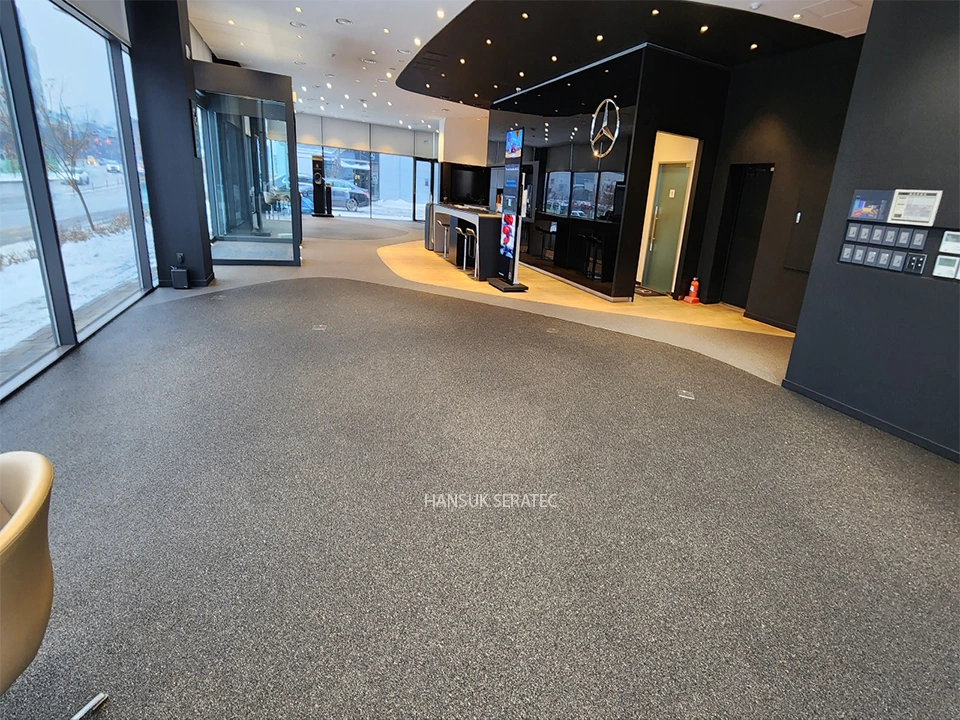 벤츠 춘천전시장 스톤카펫 Natural Stone (콩자갈수지) 포장 시공 사진 5/8