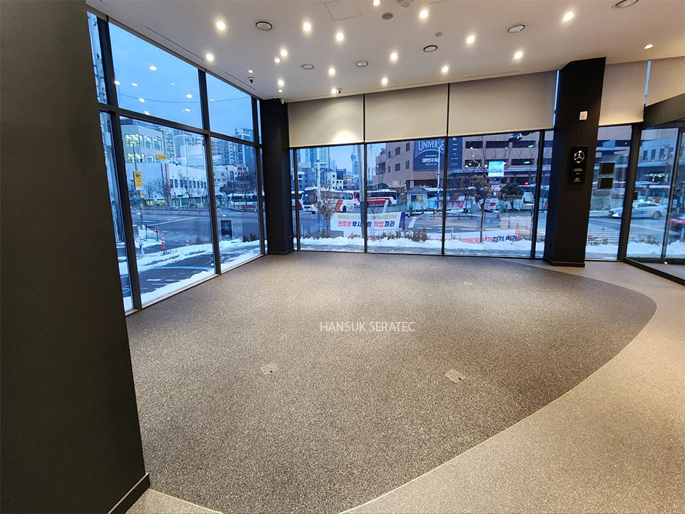 벤츠 춘천전시장 스톤카펫 Natural Stone (콩자갈수지) 포장 시공 사진 7/8