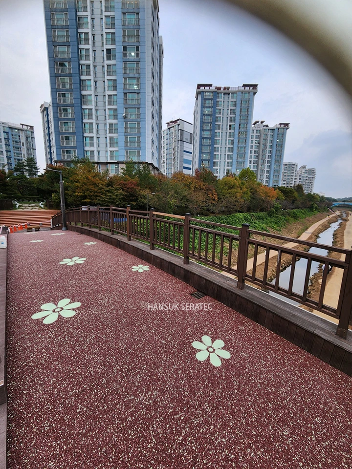고양 성사천 산책로 정비공사 스톤카펫 Natural Stone (콩자갈수지) 포장 시공 사진 15/25