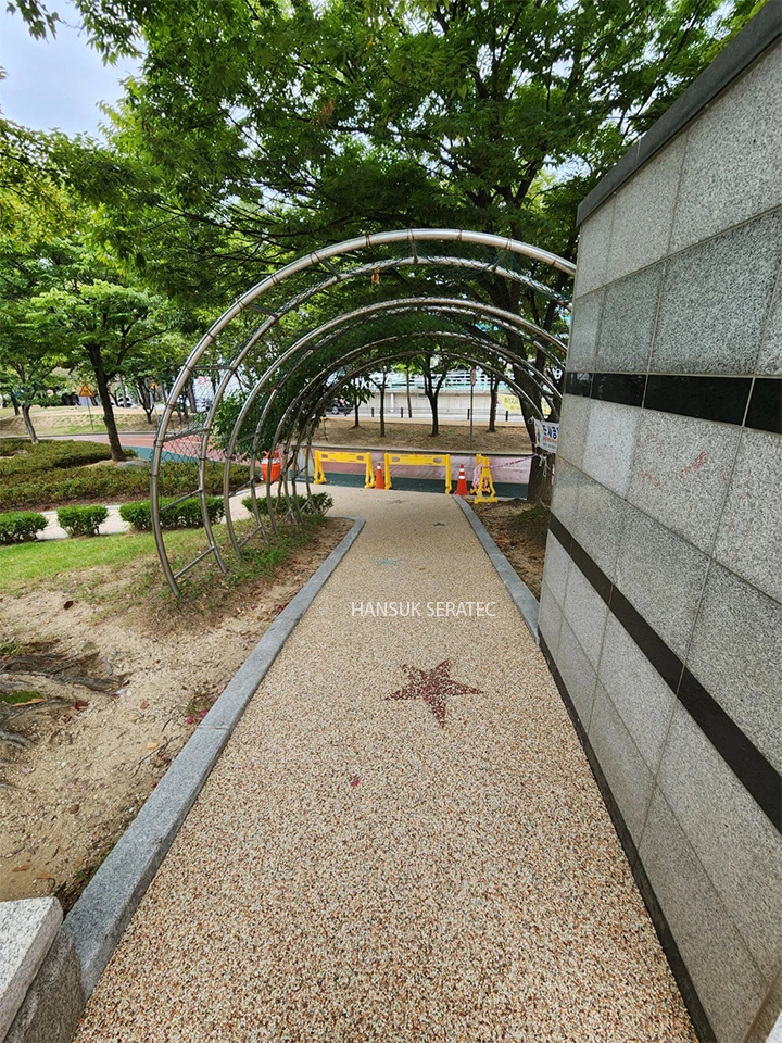 구미 봉곡테마공원 스톤카펫 Natural Stone (콩자갈수지) 포장 시공 사진 15/23