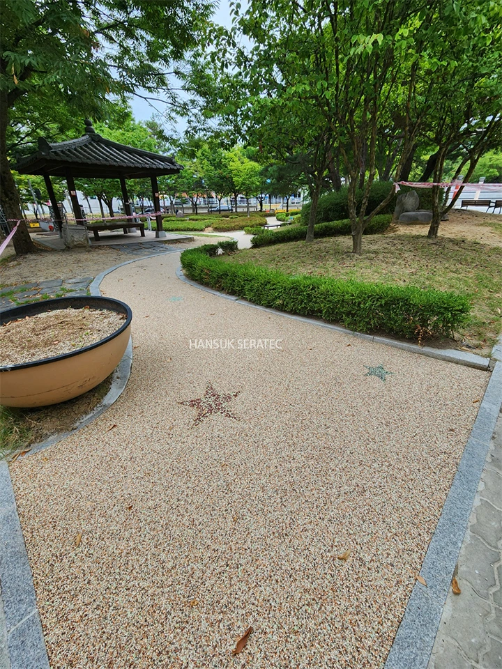 구미 봉곡테마공원 스톤카펫 Natural Stone (콩자갈수지) 포장 시공 사진 17/23