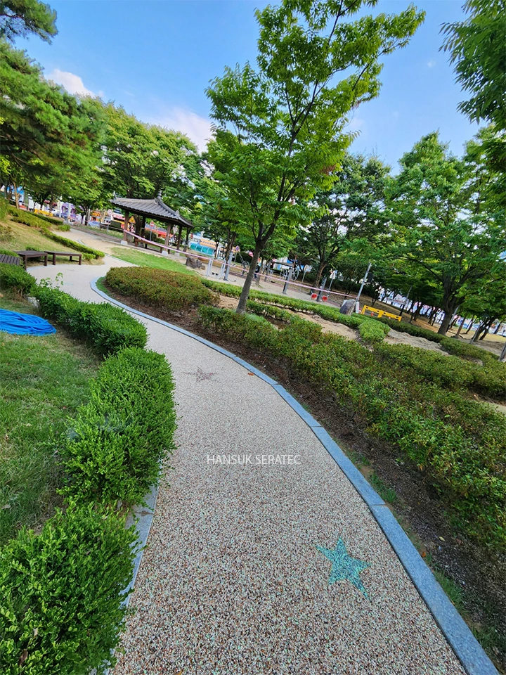 구미 봉곡테마공원 스톤카펫 Natural Stone (콩자갈수지) 포장 시공 사진 23/23