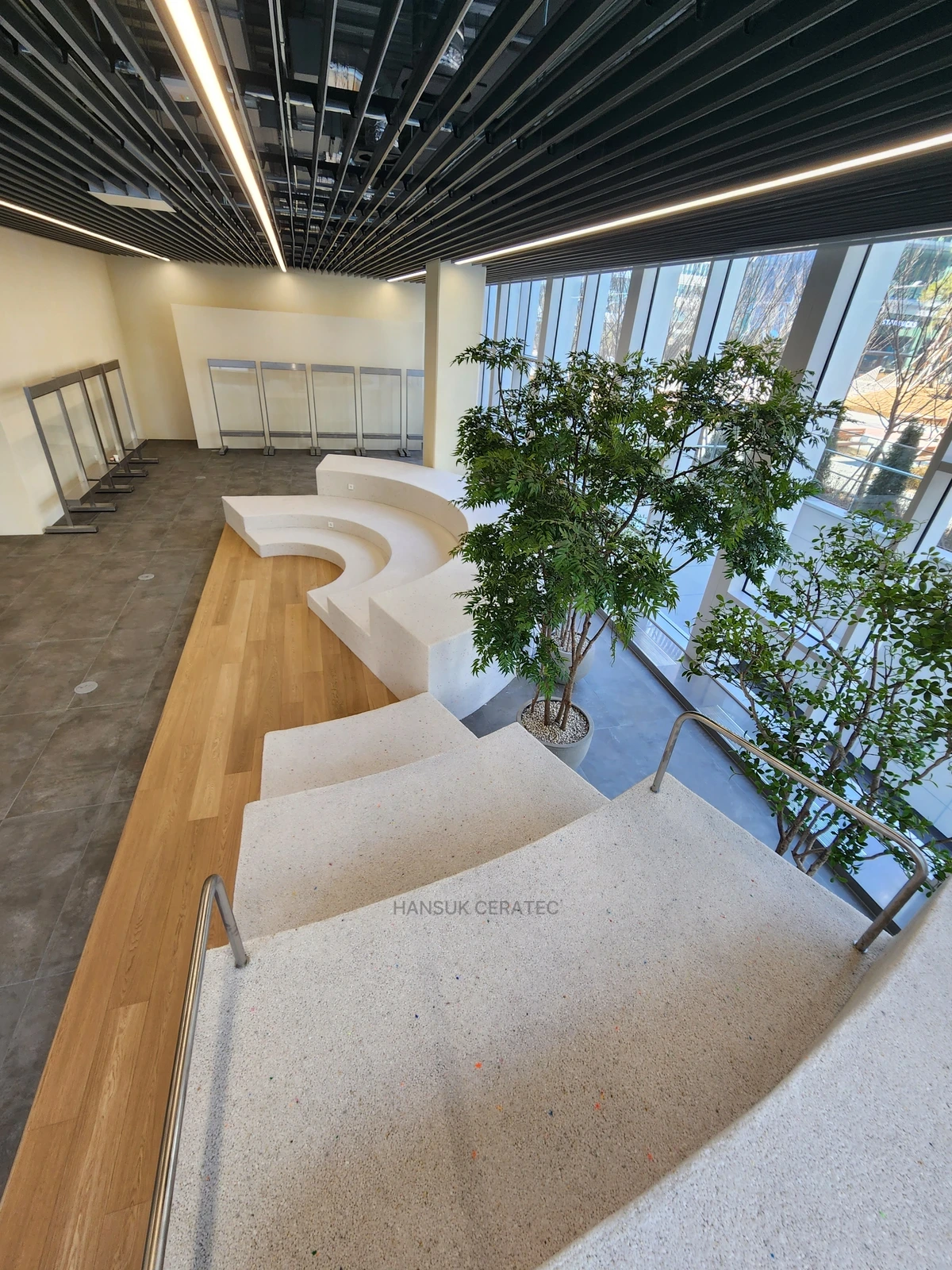 우아한형제들 판교사옥 스톤카펫 Natural Stone (콩자갈수지) 포장 시공 사진 2/9