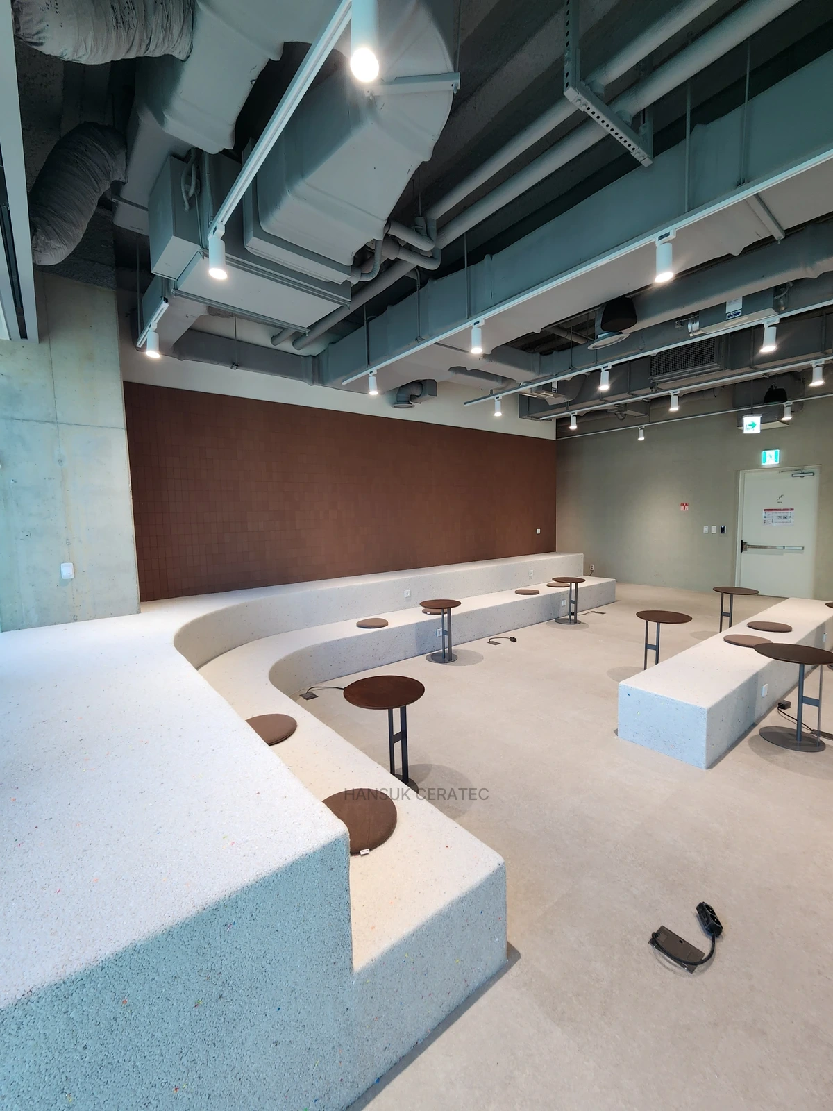 우아한형제들 판교사옥 스톤카펫 Natural Stone (콩자갈수지) 포장 시공 사진 3/9
