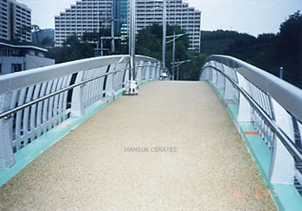단양 대명콘도앞 구름다리 포장 스톤카펫 Natural Stone (콩자갈수지) 포장 시공 사진 2/3